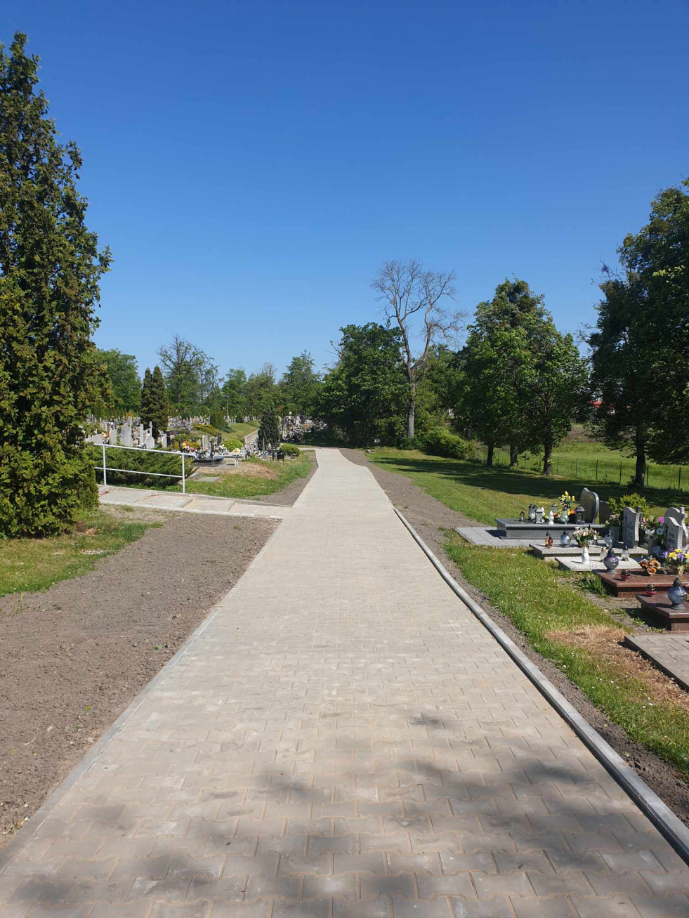 Modernizacja cmentarza komunalnego w Młynarach - III etap zakończony